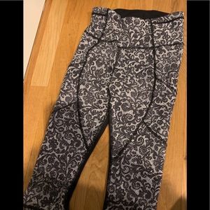 LuluLemon Printed Cropped Legging